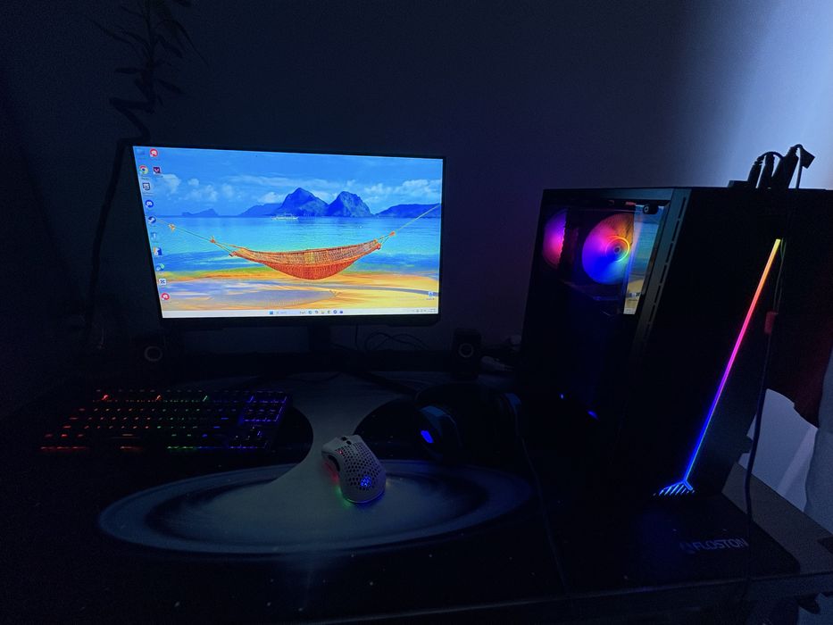 Vând pc gaming setup ,CA NOU !