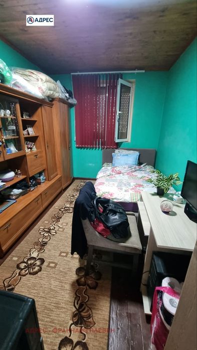 Продава се Тристаен апартамент в Плевен, Сторгозия - 75 кв.м за 934 €/кв.м - Снимка #4