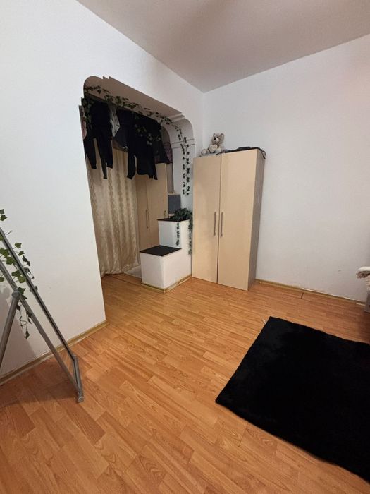 Închiriez apartament