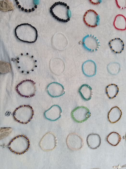 Бижутерия от камъчета и кристали