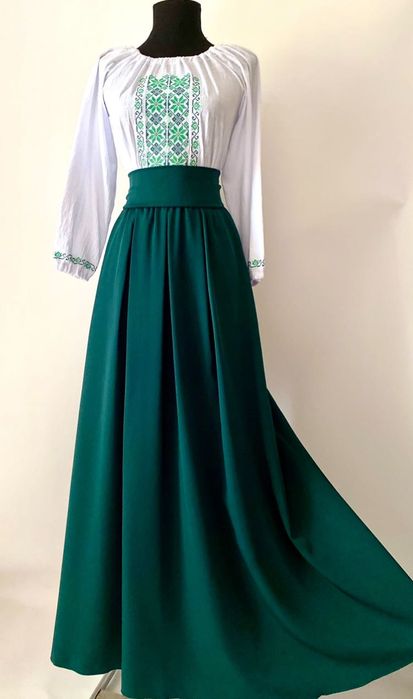 Costum damă , traditional, brodat