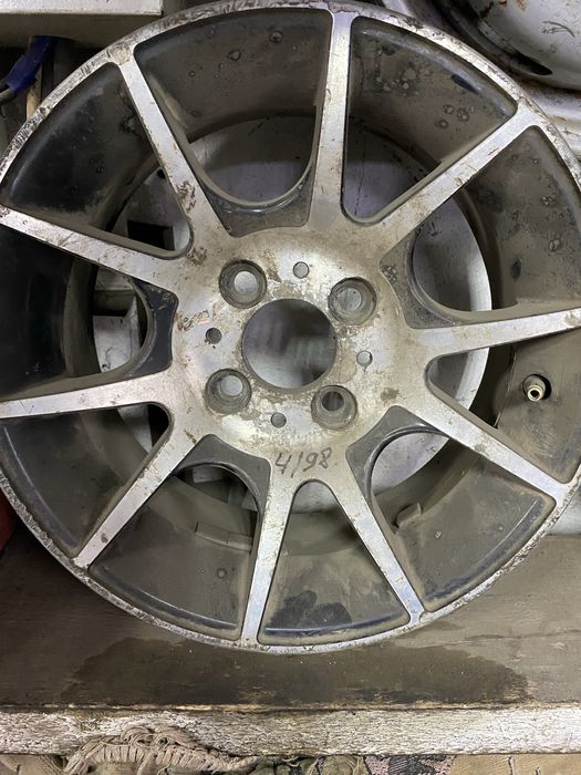 На 13 4/98  ВАЗ. 1 шт