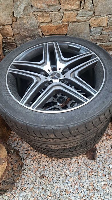 Летни гуми 305/40 r22 продават се и по отделно