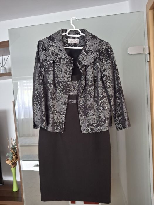 Costum femei cu rochie