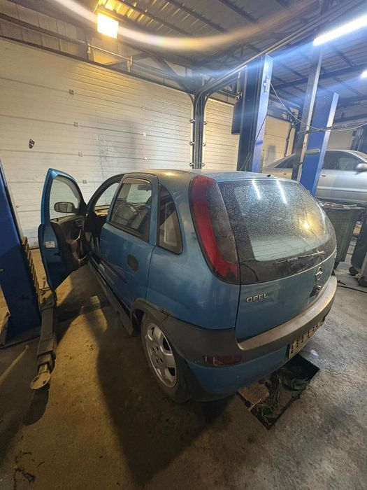 Dezmembrez Opel Corsa C 1.2 benzina