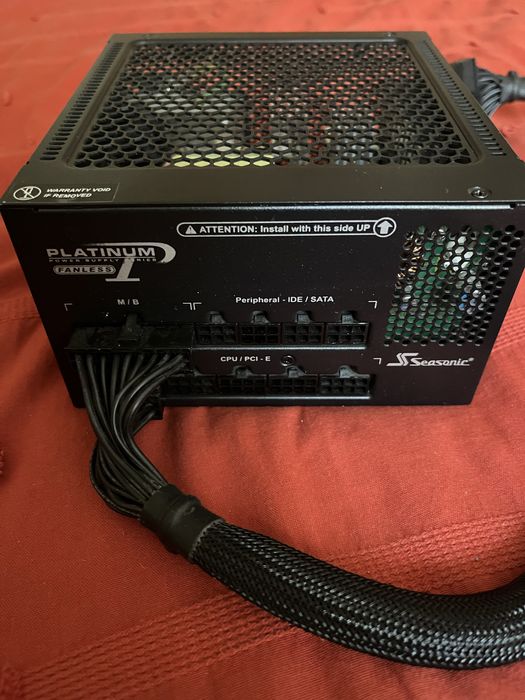 Захранване за компютър Seasonic SS-520FL Active PFC F3 520 W. Platinum-520 Fanless (безшумно).