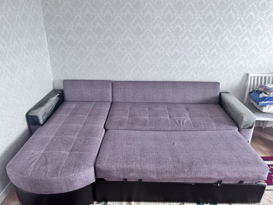 Угловой диван,цена договорная