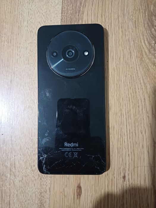 Xiaomi Redmi A3 cu displayul spart. Placa este buna