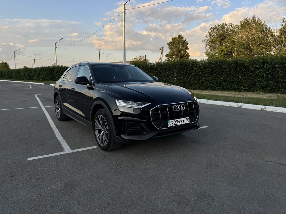 Продам  Audi  Q8