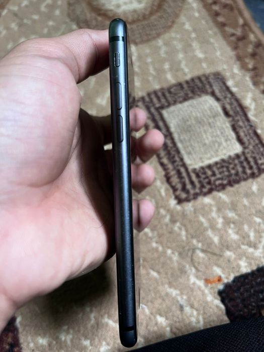 Айфон SE 22000 тг