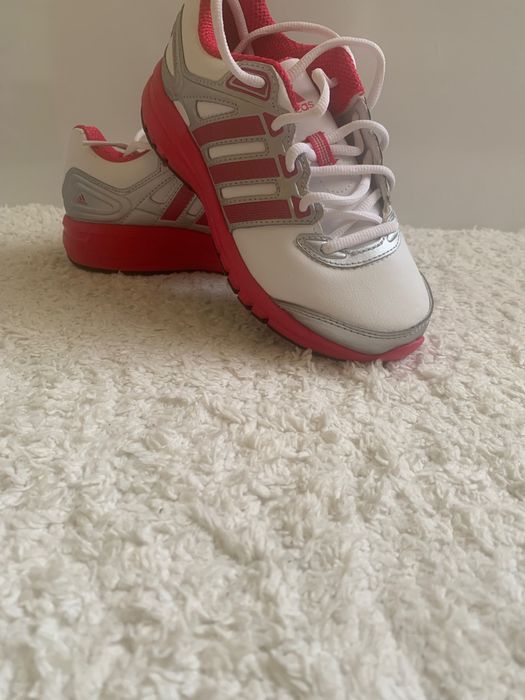 НОВИ маратонки Adidas