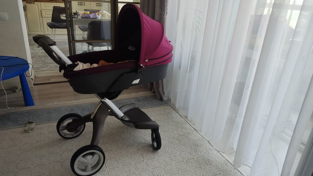 Продам детскую коляску Stokke