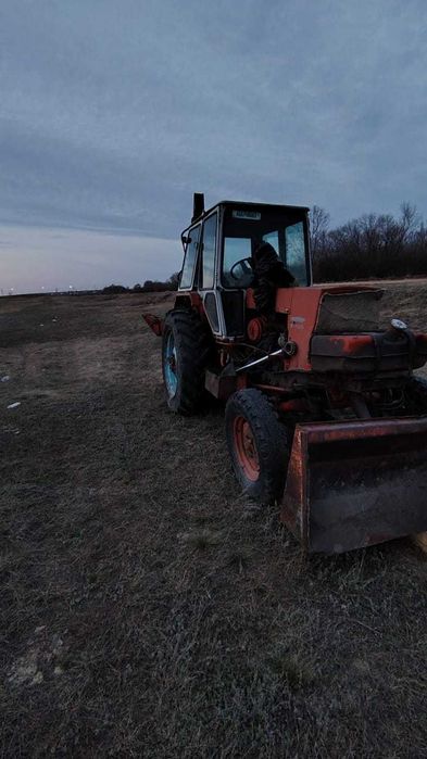 трактор -эксковатор ЮМЗ