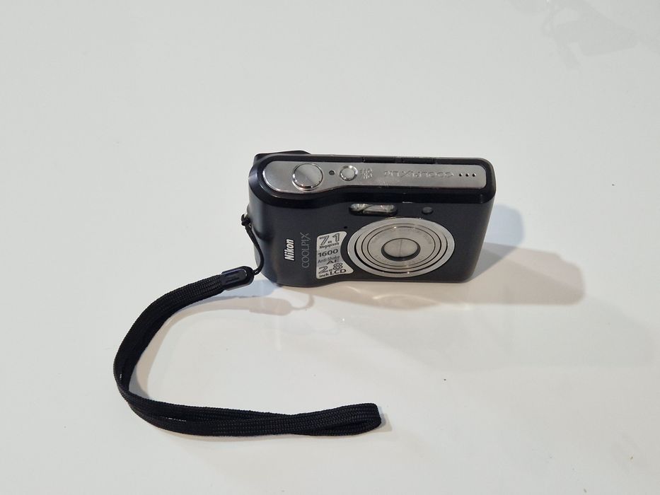 Aparat foto Nikon cu defecțiune la obiectiv. La pornire nu iese pana la capăt.