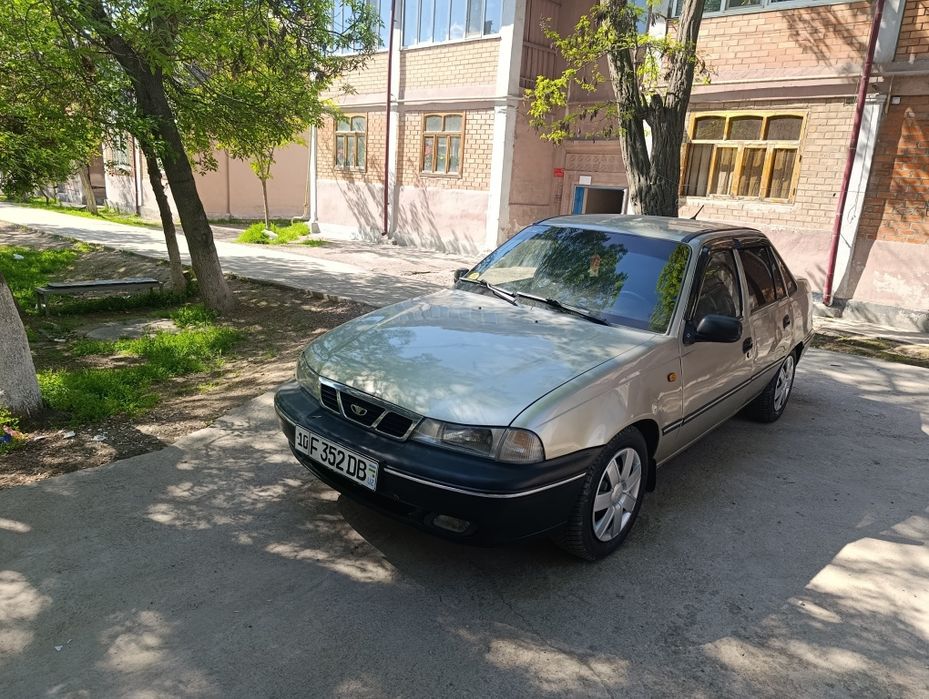 Нексия 1сонс трамблер срочна сотилади аформленияга  бензин