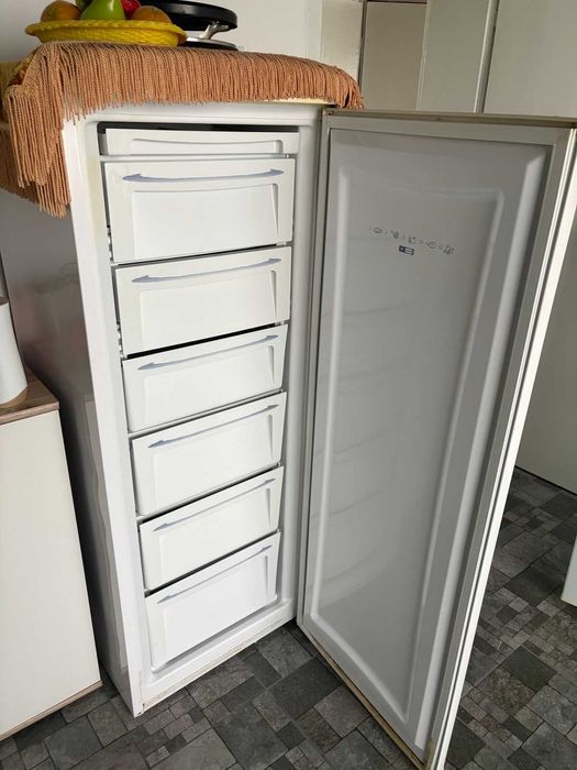 Фризер Нео с 6 чекмеджета топ състояние