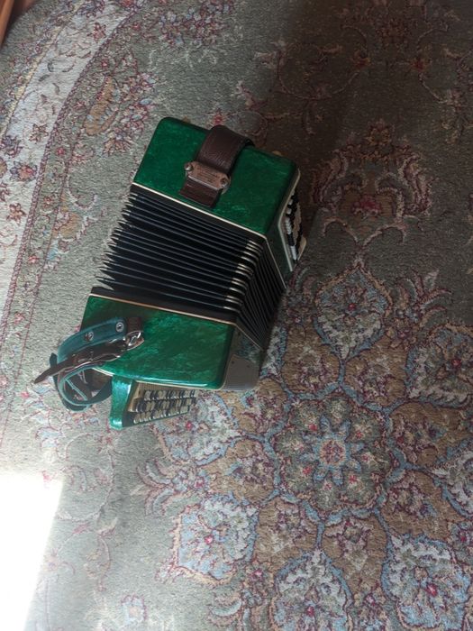 Продам баян. В хорошем состоянии.