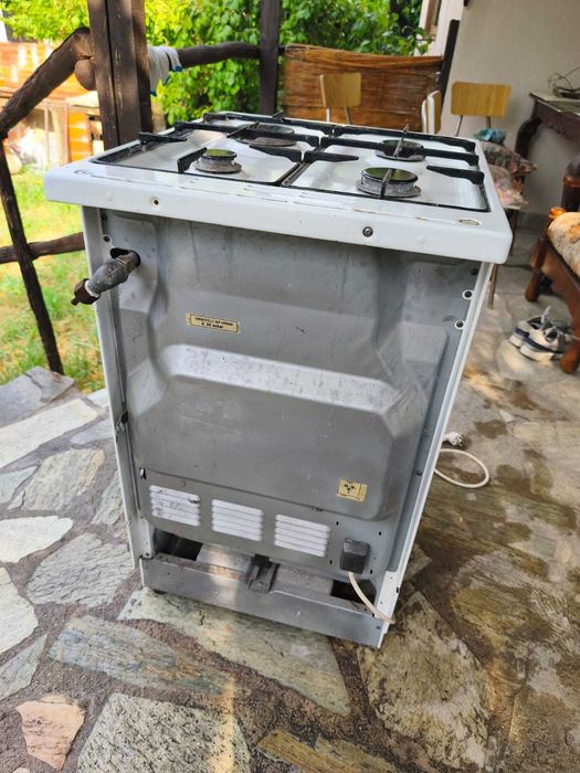 Газова печка и фурна.