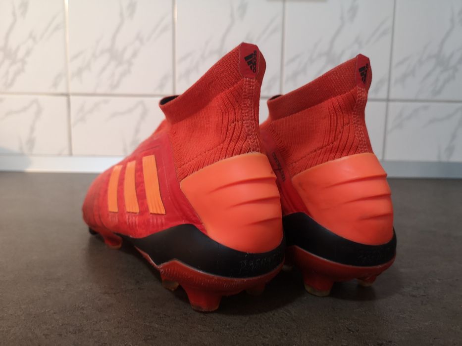 Vând Ghete de fotbal adidas PREDATOR 19+ FG profesionale