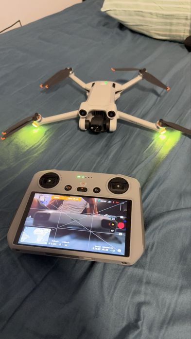 DJI Mini 3 Pro Fly More Combo + Telecomandă DJI RC (cu ecran) - Stare Impecabilă