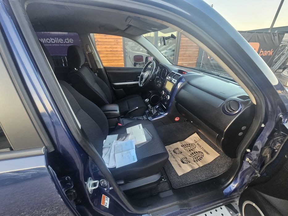 Suzuki grand vitara  An 2006 1.9 Diesel  4x4 cu reductor,  Navigație  Jante  Cârlig  Posibil rate *