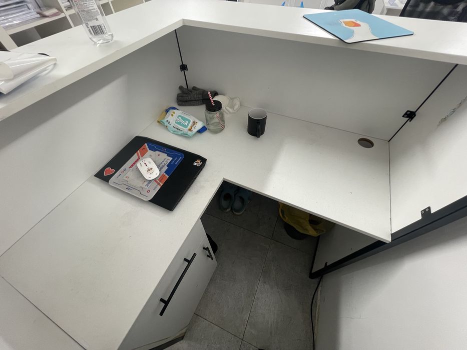 продается Ресепшен и стелаж