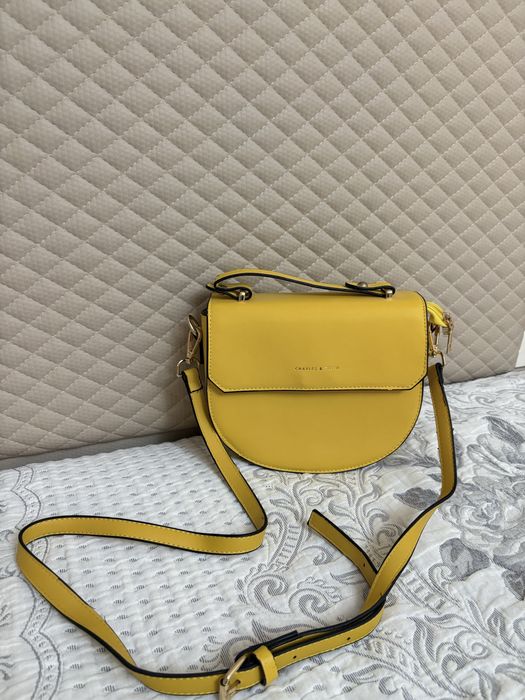 Сумки по 2000 тг