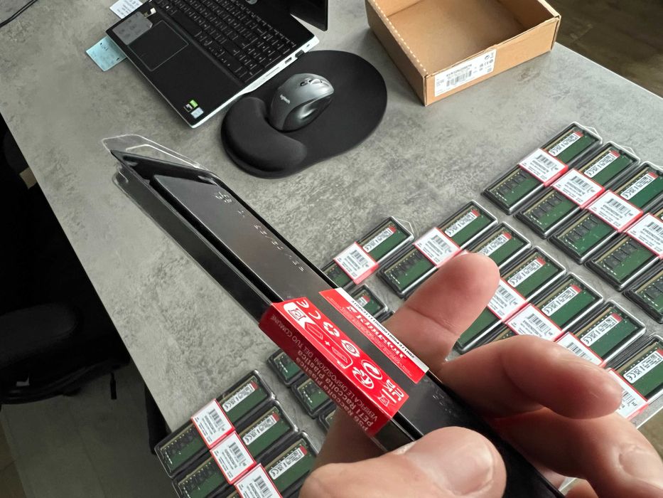 НОВИ, запечатани RAM 16GB 3200MHz DDR4 Kingston KVR32N22S8/16!