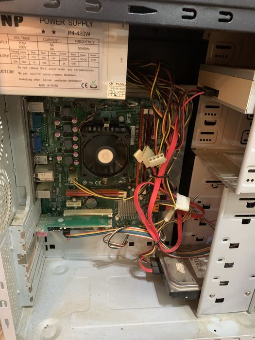 Настолен компютър и дисплей