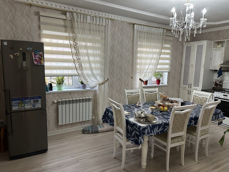 Продам мебель, шторы ковры