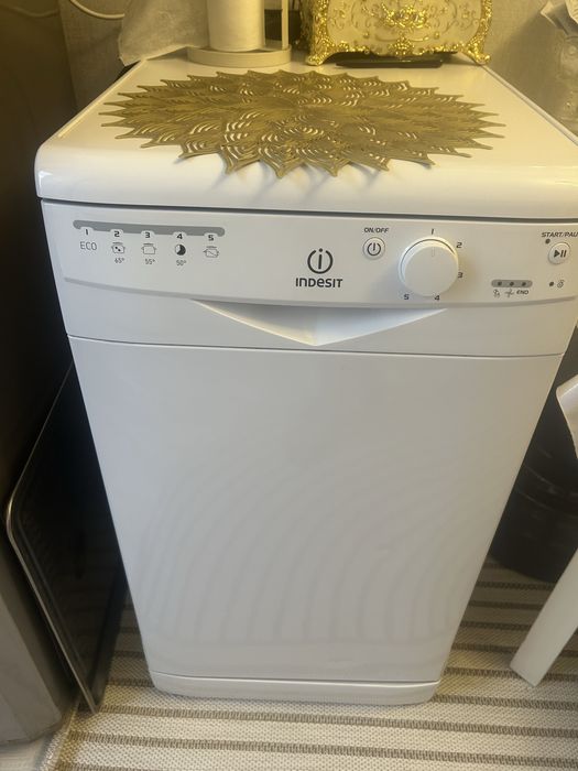 Продам посудомоечную машинку Indesit