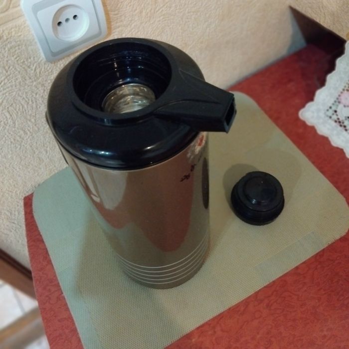 Термос 1.8 литров