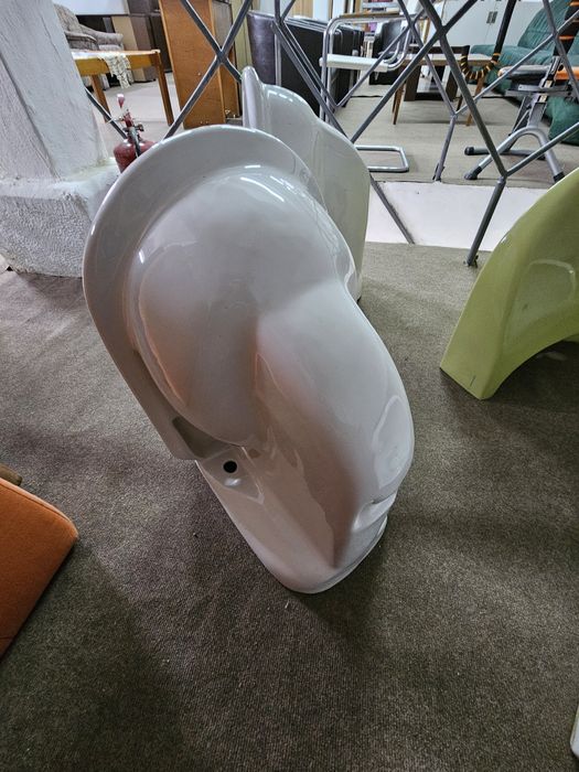 Vase de toaletă și chiuvete din porțelan