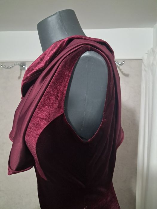 Salopeta catifea elastica ,Marimea 36/38,foarte practica și elegantă