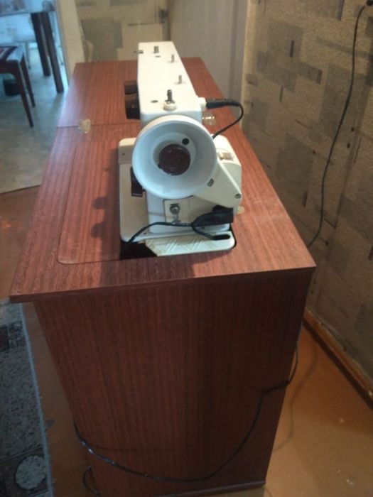 Продам швейную машинку