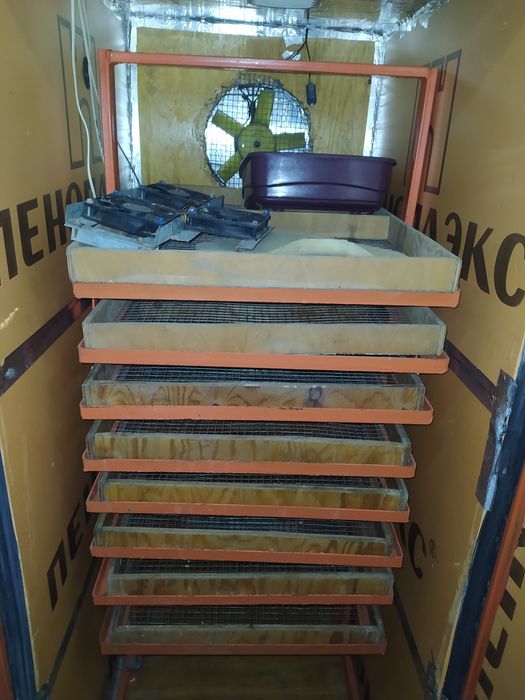 Продам инкубатор 1000 яиц