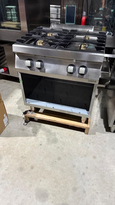 Mașina de gătit aragaz Zanussi profesional 4 focuri ca noua +Mareno 4F