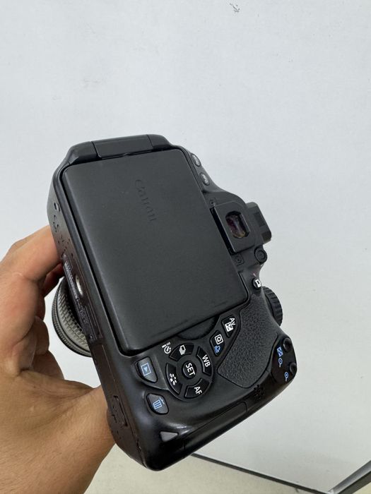Canon 650D 18-135 is yaxshi holatda . 2oy kafolat