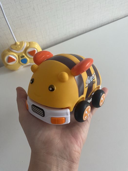 Радиоуправляема анимационна кола в оранжево, с дистанционно