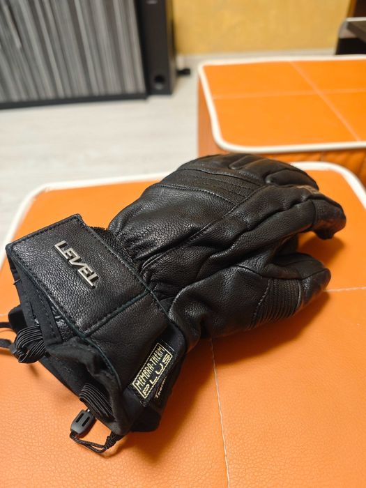 Ски ръкавици, Брутални Яки Level Rexford