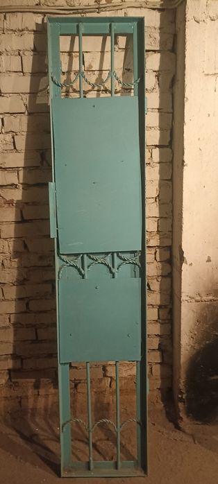 Продам металлическую дверь