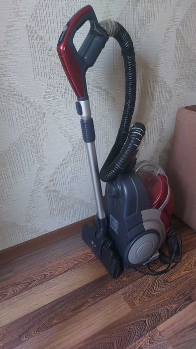 Пылесос Lg красный