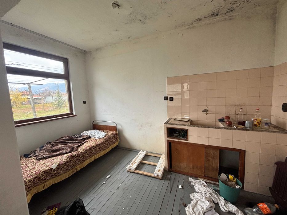 КЪЩА с ГОЛЯМ ДВОР в с. Васил Левски