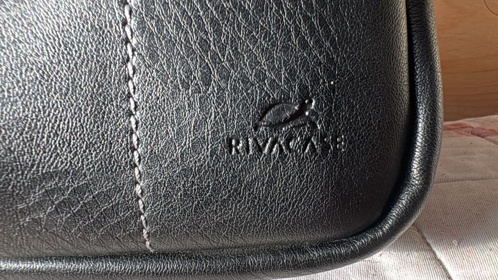 RIVACASE сумка для ноутбука очень замечательно качестве.