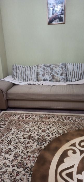 Продается  диван в отличном состоянии с подушками