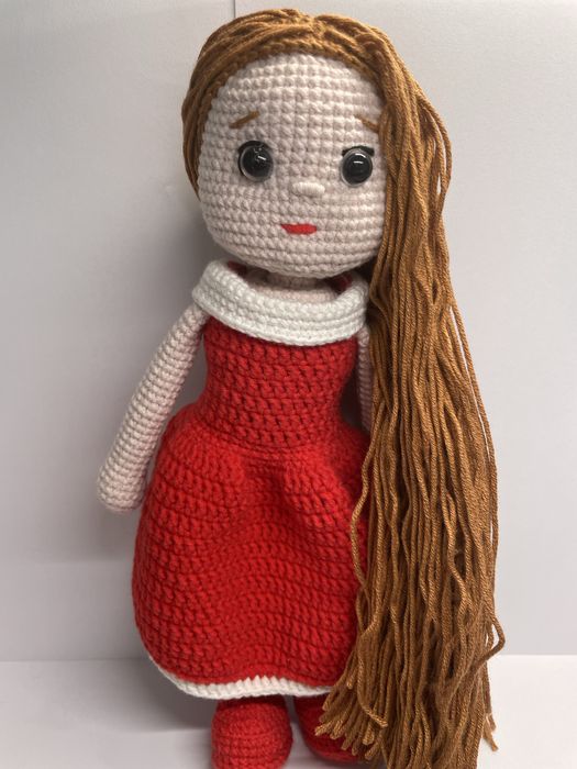 Păpușă Amigurumi croșetată manual