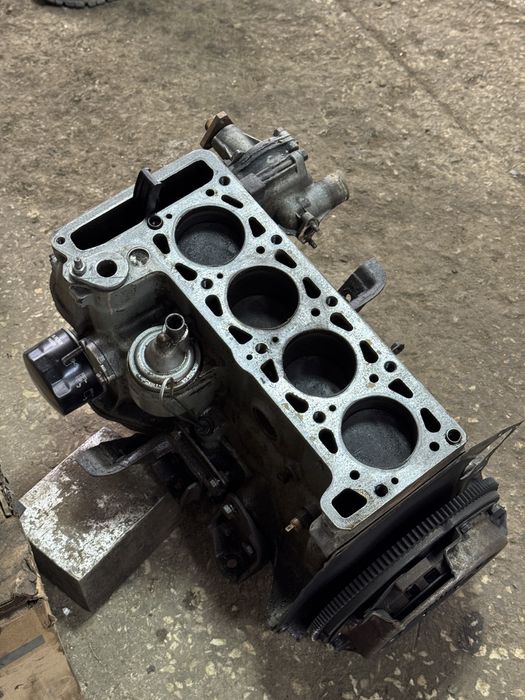 Блок цилиндров. Троечный.