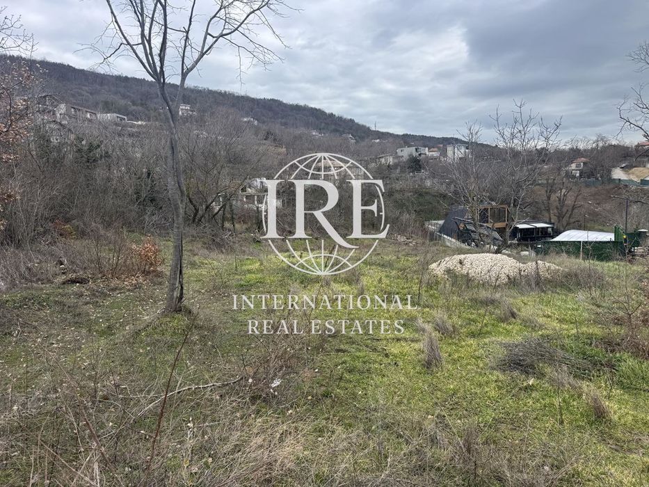 Парцел в Варна-м-т Сотира площ 1034 цена 150000