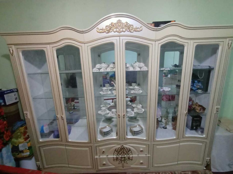 Стенка для гостинный.