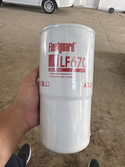 Масляный фильтр Fleetguard LF670